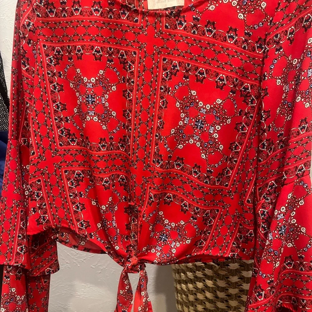 Red Patterned Women's Top - Picture 1 of 4